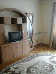 2 кімнатна квартира в центрі міста 230 $