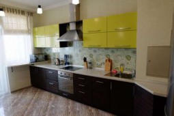 Сдам 2-х комнатную квартиру ЭЛИТ КЛАССА на ул.ХМЕЛЬНИЦЬКОГО. Котел. 220 $