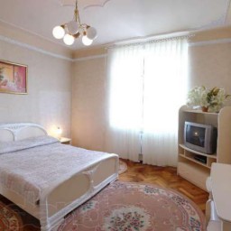 Сдам 1-ком. люкс ул. Маяковского №36 в центре Черновцов.