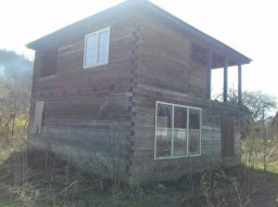 Продам 2-поверхову дачу в районі Калинівського ринку. ТОРГ 15 000 $